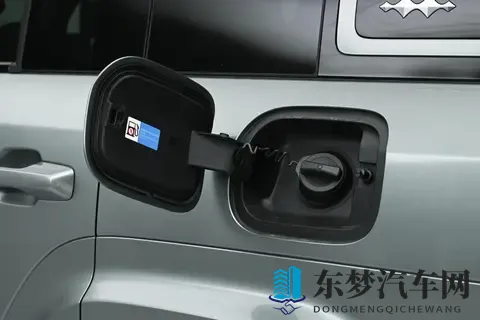 科技大空间SUV，方程豹钛7如何解决家庭出行的实用问题？-2