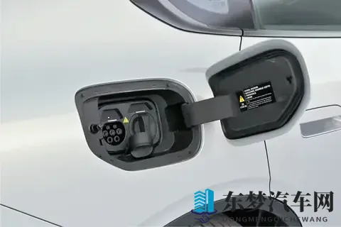 激光雷达+磁流变悬架+后驱底盘，豪华配置，深蓝L06 1399万起超值-3