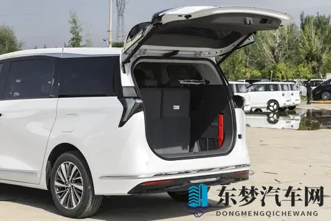 别克 GL8:车型配置解析与性价比推荐-2