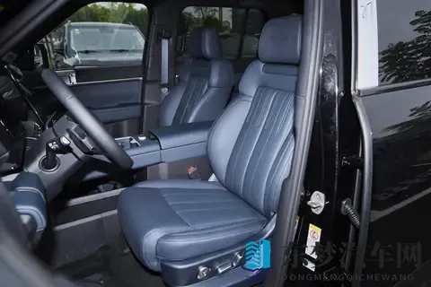 家用SUV怎么选？这款科技大空间SUV，能解决全家出行痛点-1