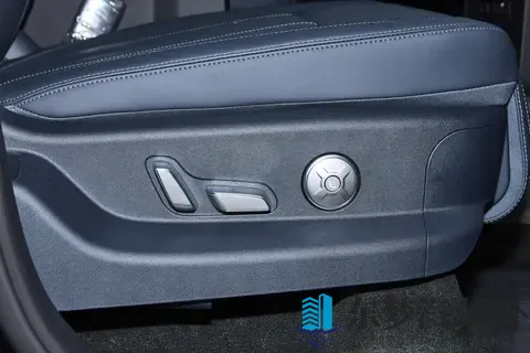 方程豹钛 7:当硬派 “方盒子” 装上家庭温馨,20 万级 SUV 有了新答案-2