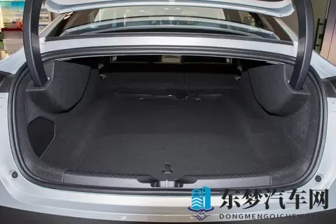 20万内家用新宠！空间大+续航长，激光雷达+超充，香！-2