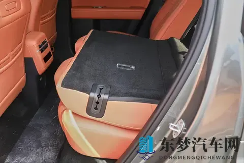 方程豹钛7：外酷内舒，科技大空间SUV的舒适之道，买得钛对了-3