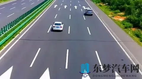高速_快速路保命技巧:认清“69线”,10秒学会判断安全车距!-1