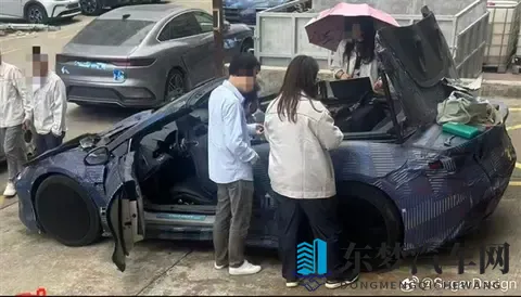 比亚迪再发个性化跑车！双门软顶版敞篷版腾势Z实车首曝-1