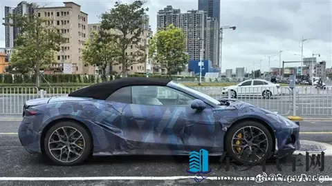 比亚迪再发个性化跑车！双门软顶版敞篷版腾势Z实车首曝-3