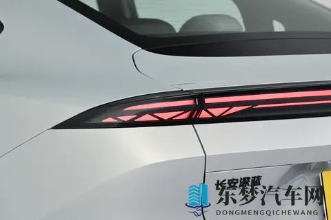 深蓝L06：预售刚开，1399万起就让中型纯电轿跑圈子热闹起来了-1