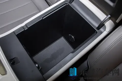 15万级磁流变悬架轿车,标配激光雷达,深蓝L06凭啥这么香?-2