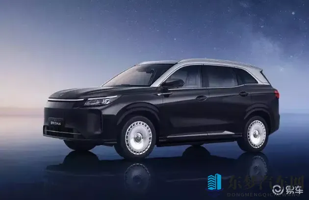 香蕉戳桃子：水果之间,轻柔触碰与互动-1