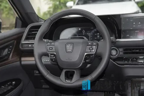 丰田皇冠进口版：至享版与至尊版性价比分析-3