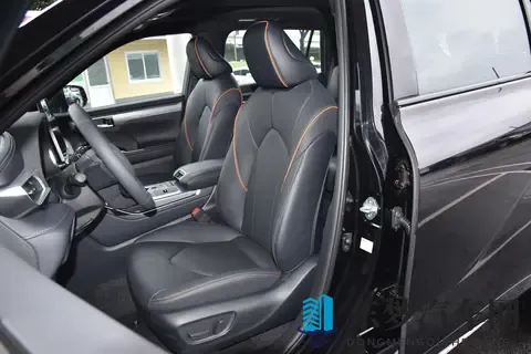 2026 款丰田皇冠陆放：车型配置解析与性价比推荐​-3