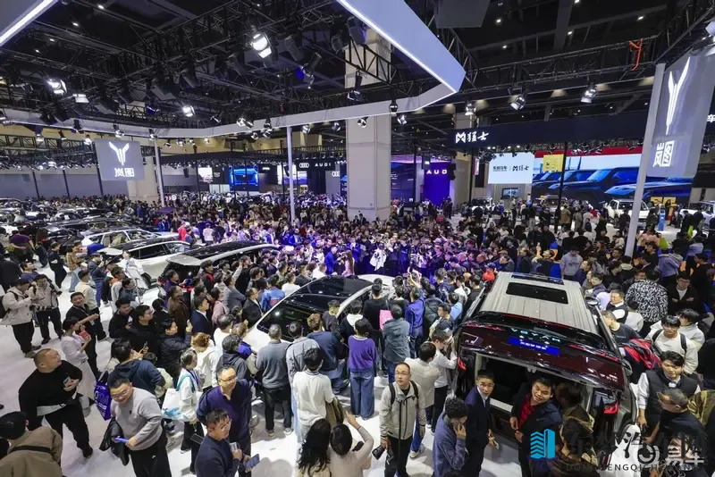 岚图泰山郑州车展首秀：中式豪华+华为黑科技，实力够狠