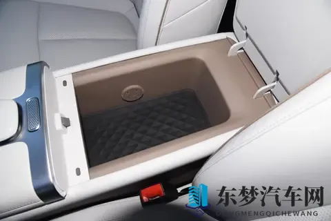 小鹏X9超级增程油箱达60升，新能源车油箱已经比油车还大