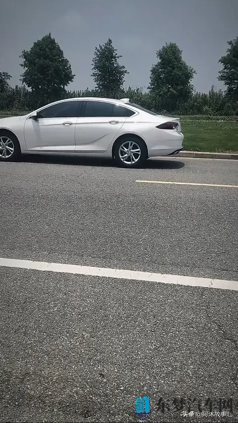 别克君威15T家用实测：装得下婴儿车+行李箱？5个月家庭用车报告-1