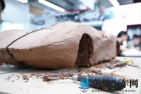 为什么电动汽车容易出现个性却不实用的设计，设计师们在想什么？-2