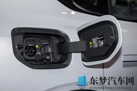 续航670km，标配6个气囊+AR抬头显示，深蓝L06值得一看-1