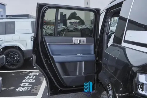 方程豹钛 7 2025 款 190KM 四驱 Ultra 版：科技大空间 SUV 的出行新选择