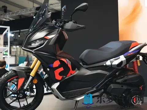 EICMA 2025：Aprilia SR GT 400跨界踏板，融合丰富电控与探险灵魂-2