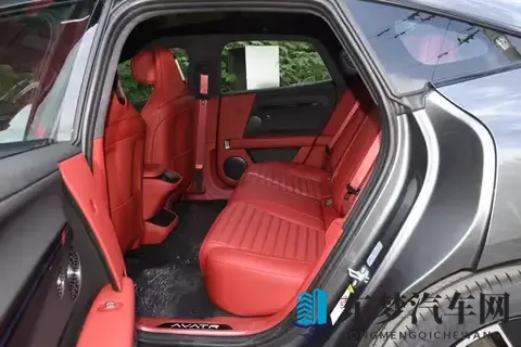 预算 20 万左右买什么车最值？年轻车主选择了阿维塔 06，理由很实际-2