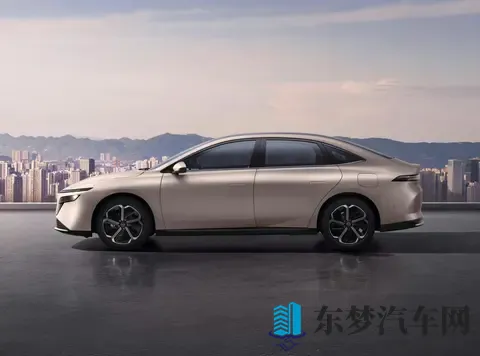 高颜值日系车，天演架构打造，搭载15L插混系统，纯电续航150km-3