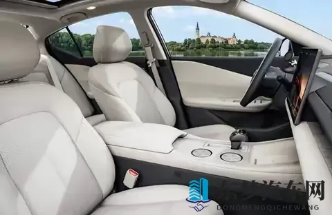 争议拉满！天籁115重磅登场，鸿蒙座舱救得了销量？-1