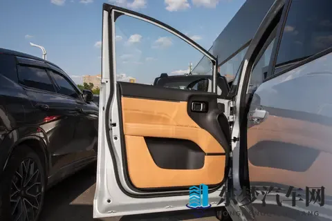 男生搞女生软件：智能座舱,重新定义人车关系-2