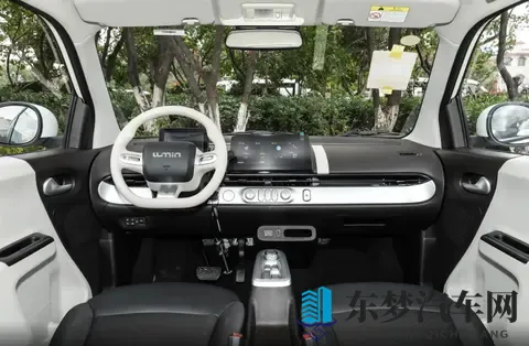 综合色成人：汽车新潮流：多色融合，引领视觉盛宴