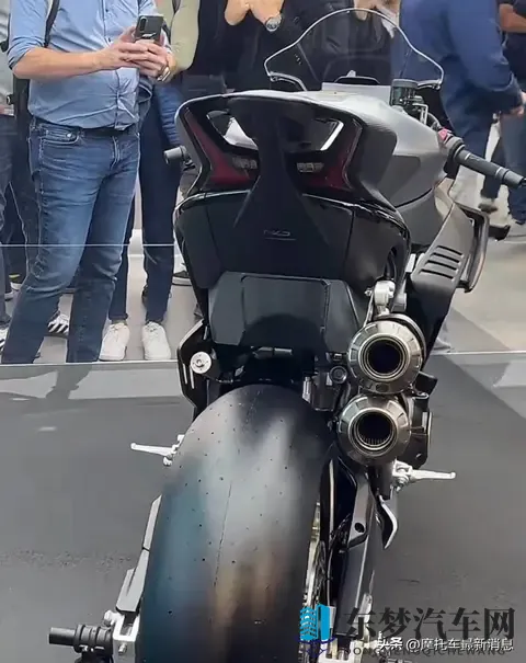 春风V4SR-RR原型车正式亮相-1