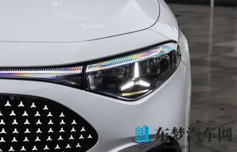 被扒开腿用震蛋器玩弄到高潮：身体颤抖，愉悦体验，极致感受-3