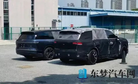 蔚来ES9内饰门板疑似曝光：暗红配色 还有脚踏板-1