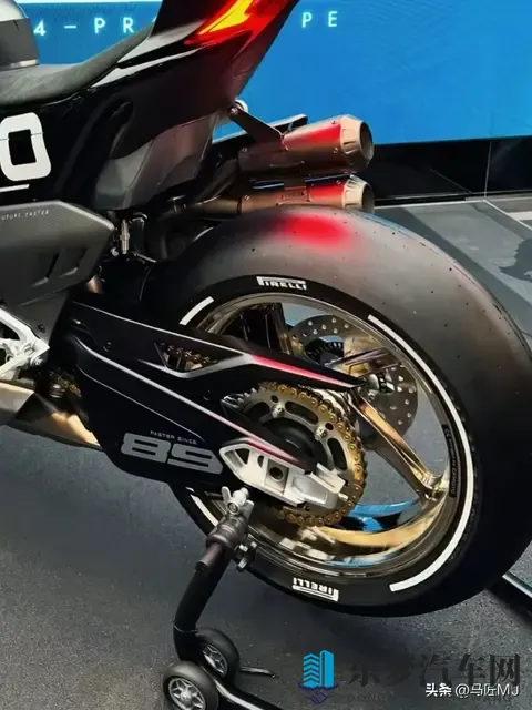 春风公升级赛车，V4 SR-RR原型亮相！竞争手拿什么应对？-1