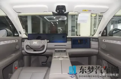 智己LS9内饰细节曝光，六座车里藏了块吸顶屏,预售倒计时今晚揭晓-2