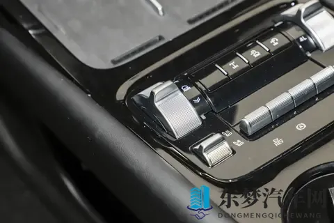 五月丁香婷婷六月：盛夏车市焕新，技术与设计迎来绽放时刻-3