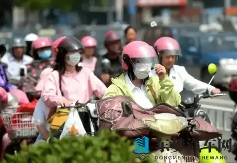 《骑车上路必须戴头盔,你同意吗?》-1