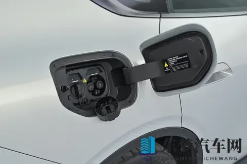 预售价1399万起，磁流变悬架+后驱底盘架构，深蓝L06产品力如何-2