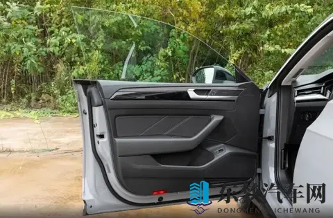 裸身软件：汽车的数字灵魂如何重塑未来驾驶