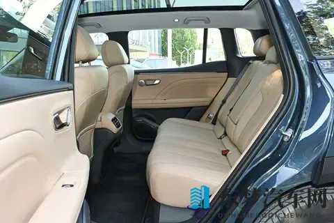 埃安AION i60开启预售,1198万起,埃安首款增程SUV表现如何?-3