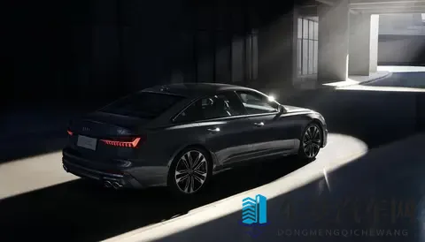 “扮猪吃老虎”，车长4954mm，搭载29升V6发动机，加速47s-2