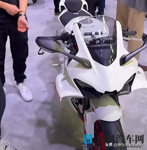 米兰车展_ 凯越450RR全新外观亮相-2