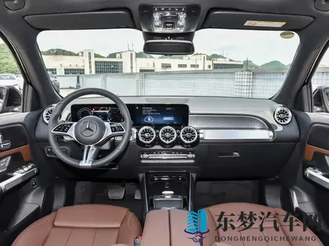 奔驰7座SUV拿捏人心，已经跌到了1639万，疯狂收割年轻人-2