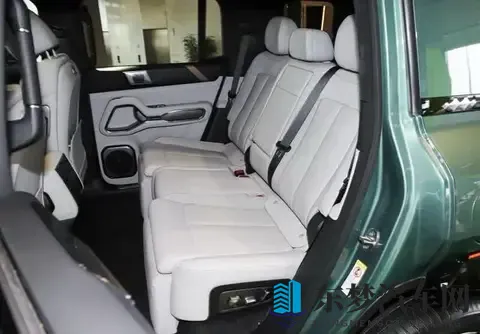 3788万元起豹8大五座版上市！第二排升级+华为A D S 4，爆款预定-3