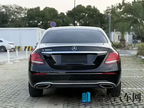 16万拿下豪华座驾:2017款奔驰E300L,商务家用皆宜-1