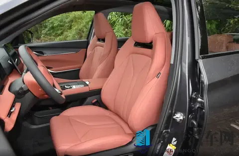 26款长安CS75 PLUS上市，百公里油耗696L，配146英寸中控屏-2