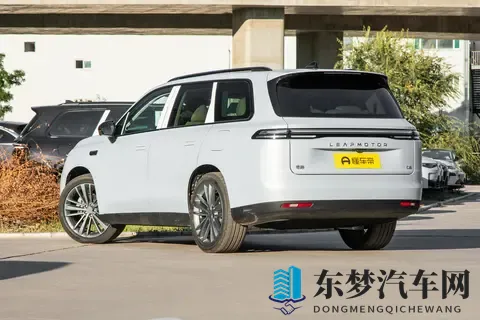 20万内6座车怎么选？零跑C16 580尊享版空间配置成本体验对比解读-3