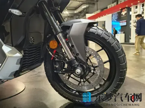 EICMA 2025：Aprilia SR GT 400跨界踏板，融合丰富电控与探险灵魂-1