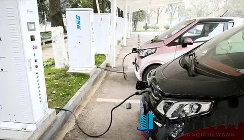 燃油车还能撑多久？内行人直言：油价，才是决定其命运的最后关键