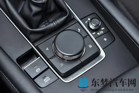 开昂克赛拉，嘴硬了3年，高速服务区被上了一课-3