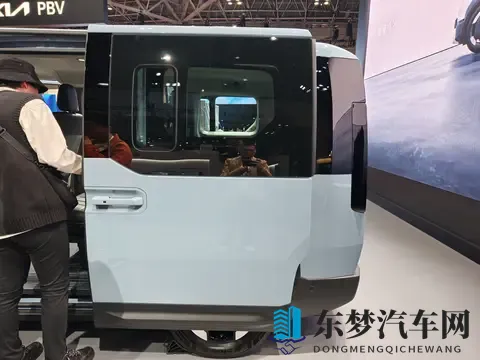 起亚PV5瞄准丰田海狮，滑板底盘可商可乘，商用车还是MPV？-1