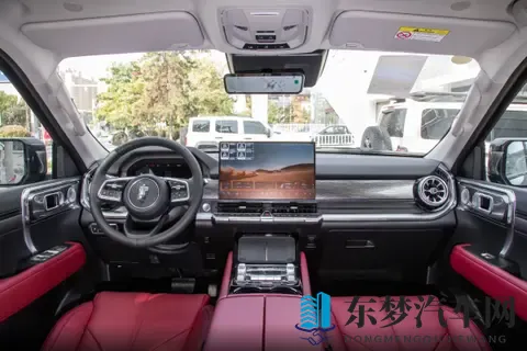 男生和女生一起搓搓搓：智能驾驶新潮流：男女车主同享驾驶乐趣