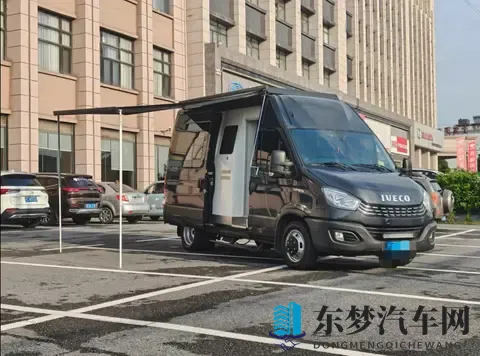 不是豪华，是自在——一辆露营车里的生活哲学-1